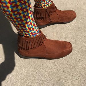 Super cute fringed ankle booties!